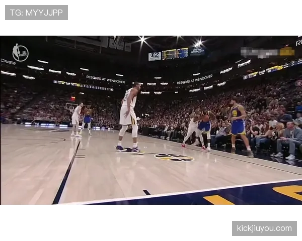 NBA篮球规则解析：脚踢球违例如何判定及处罚标准？